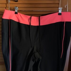 Xersion cropped Black/Pink Fitted Leggings front draw string. Size 1X